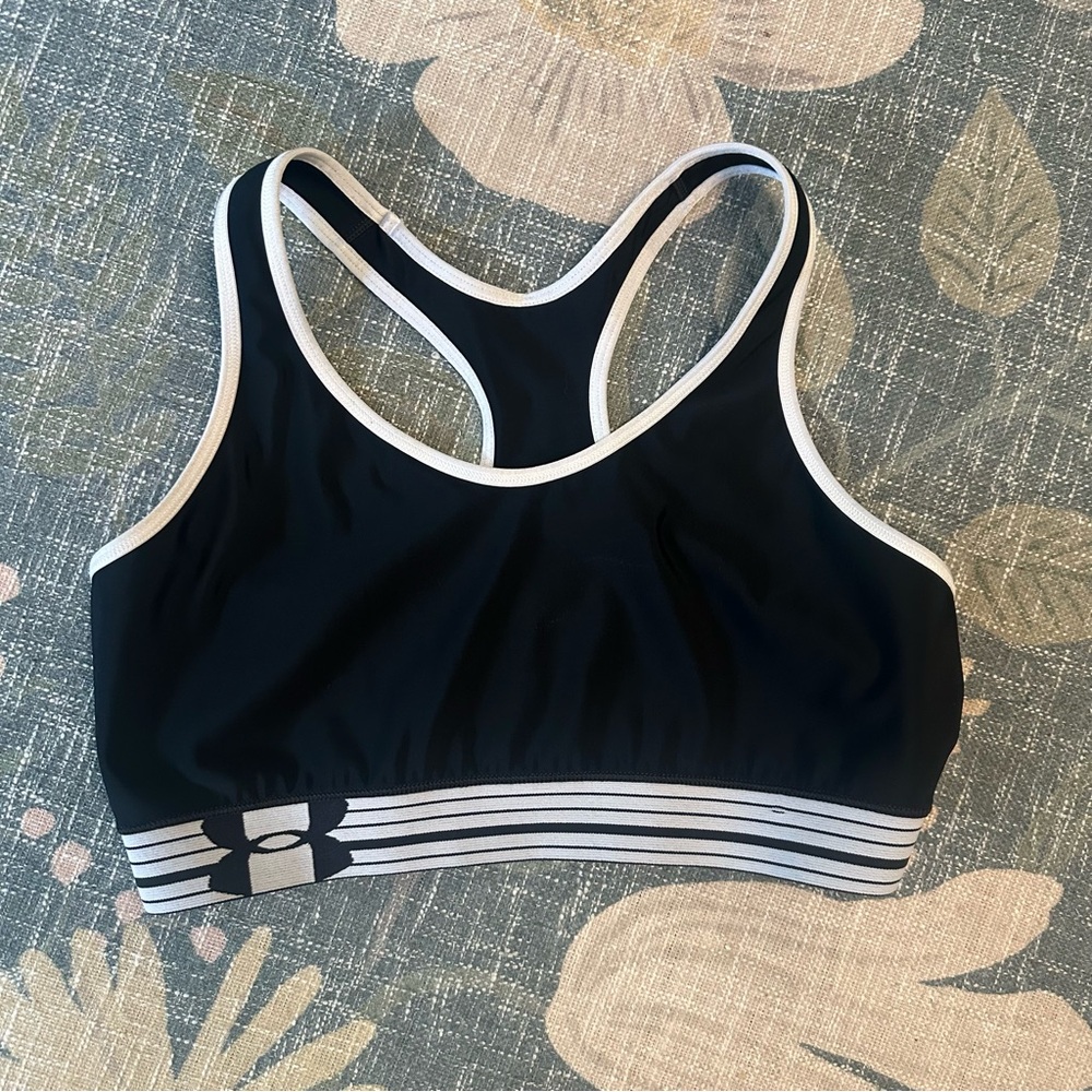 Under Armour Black and White Sports Bra Moisture-Wicking Performance